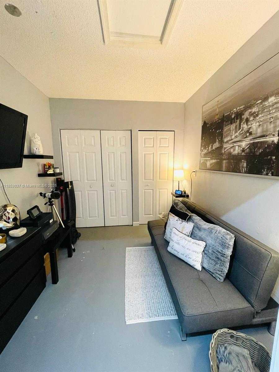 Small Image of 18336 NORTH WEST 6TH ST, Pembroke Pines Number 49