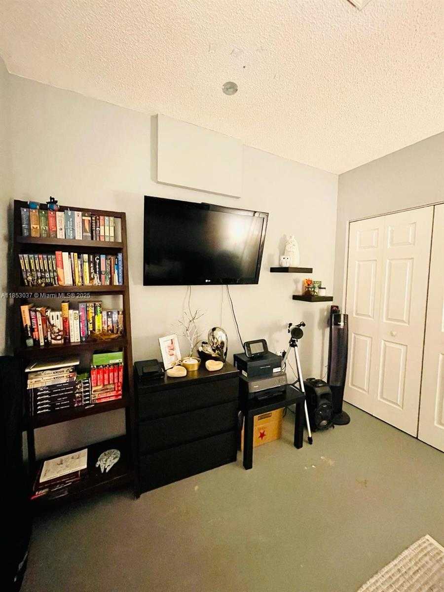 Small Image of 18336 NORTH WEST 6TH ST, Pembroke Pines Number 50