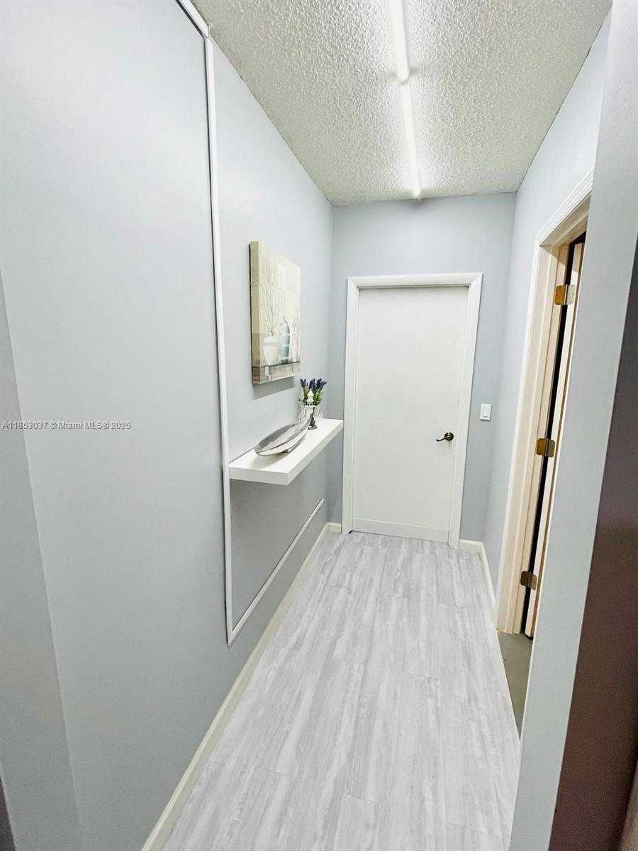 Small Image of 18336 NORTH WEST 6TH ST, Pembroke Pines Number 57