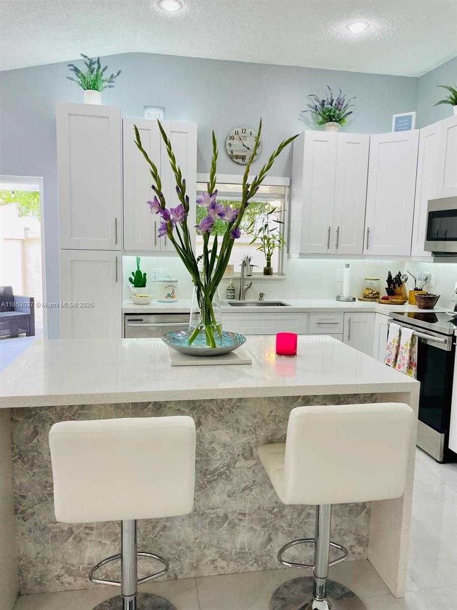 Small Image of 18336 NORTH WEST 6TH ST, Pembroke Pines Number 6