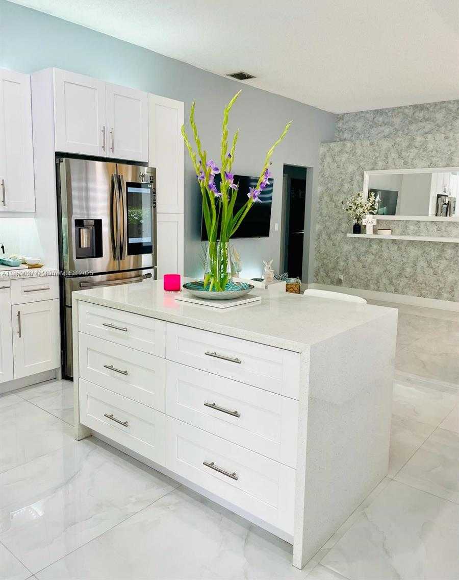 Small Image of 18336 NORTH WEST 6TH ST, Pembroke Pines Number 7