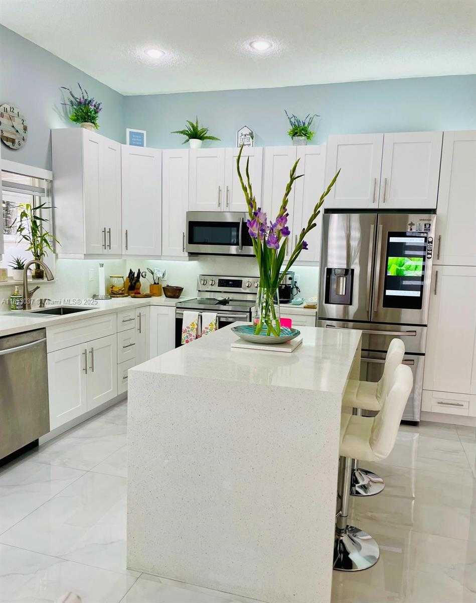 Small Image of 18336 NORTH WEST 6TH ST, Pembroke Pines Number 9