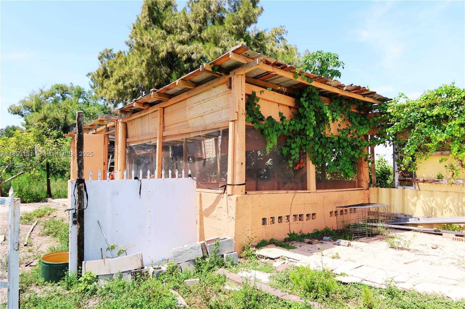 Small Image of 1321 BLUFF HAMMOCK RD, Lorida Number 38