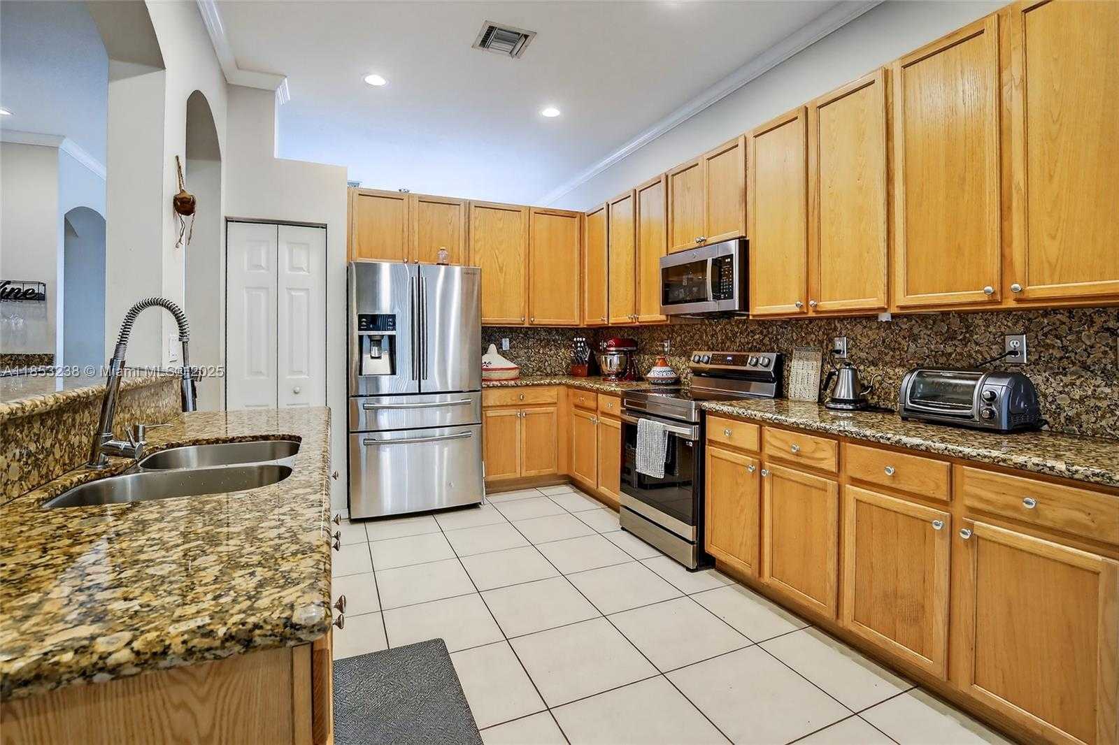Small Image of 19138 STONEBROOK ST, Weston Number 14