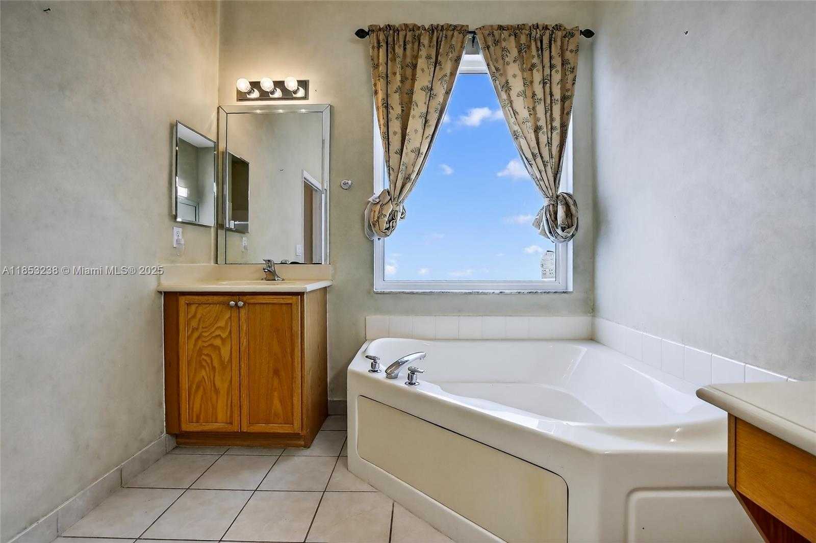 Small Image of 19138 STONEBROOK ST, Weston Number 23
