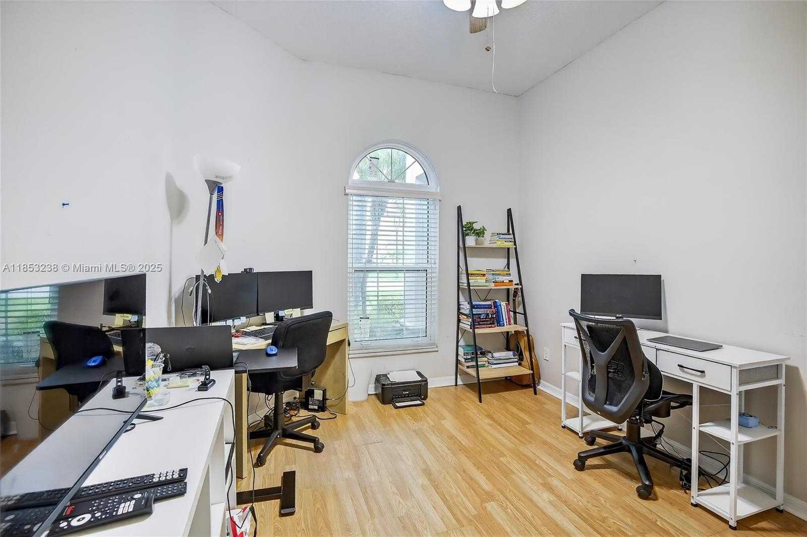 Small Image of 19138 STONEBROOK ST, Weston Number 24