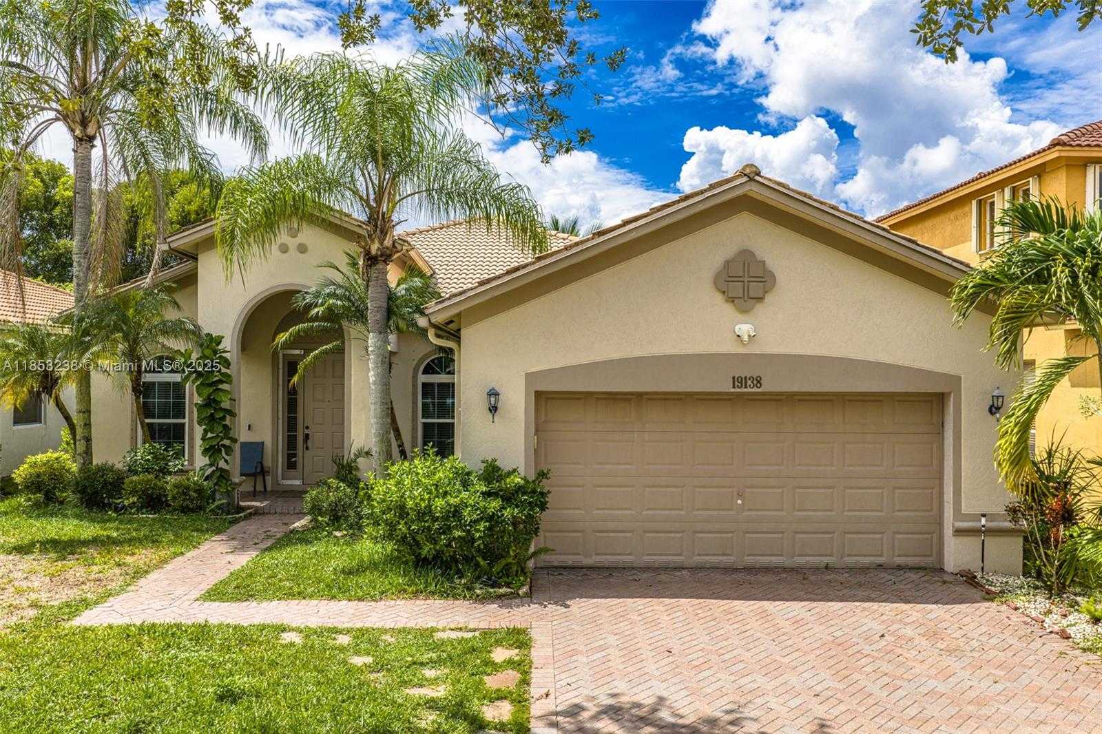 Small Image of 19138 STONEBROOK ST, Weston Number 3