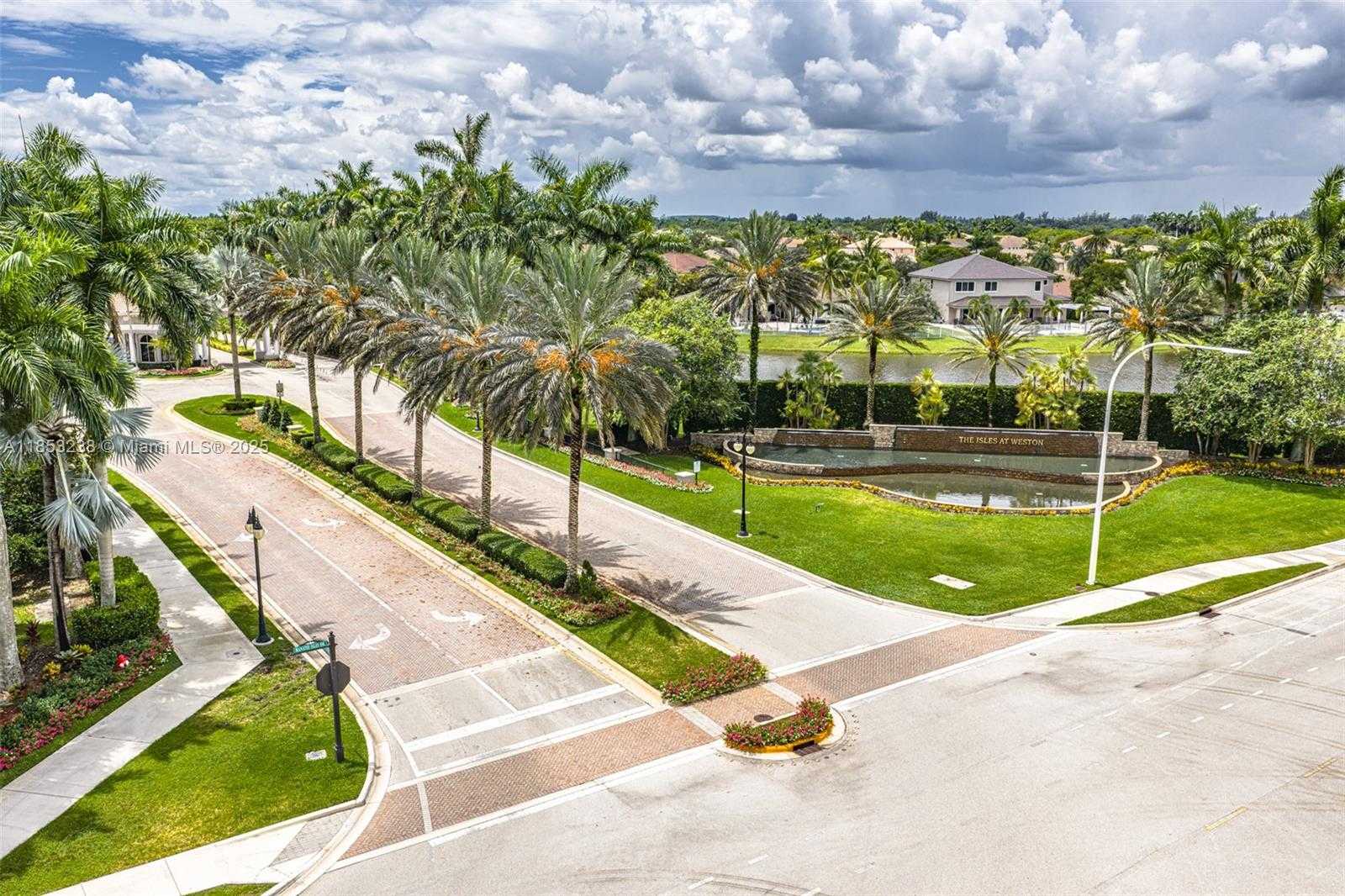 Small Image of 19138 STONEBROOK ST, Weston Number 35