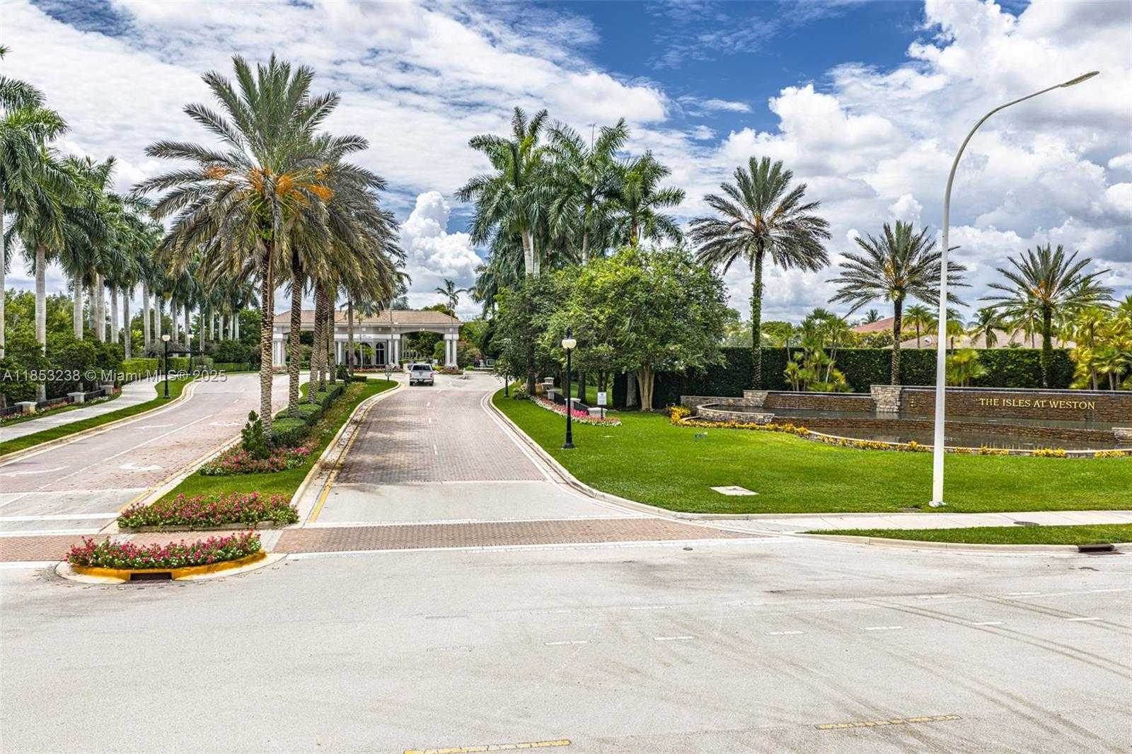 Small Image of 19138 STONEBROOK ST, Weston Number 37