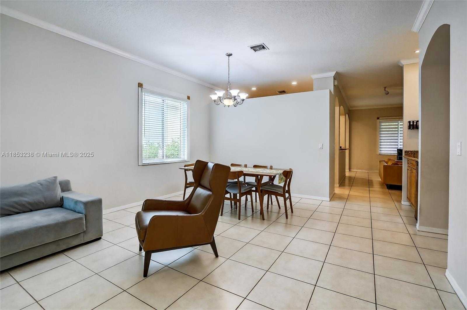 Small Image of 19138 STONEBROOK ST, Weston Number 5