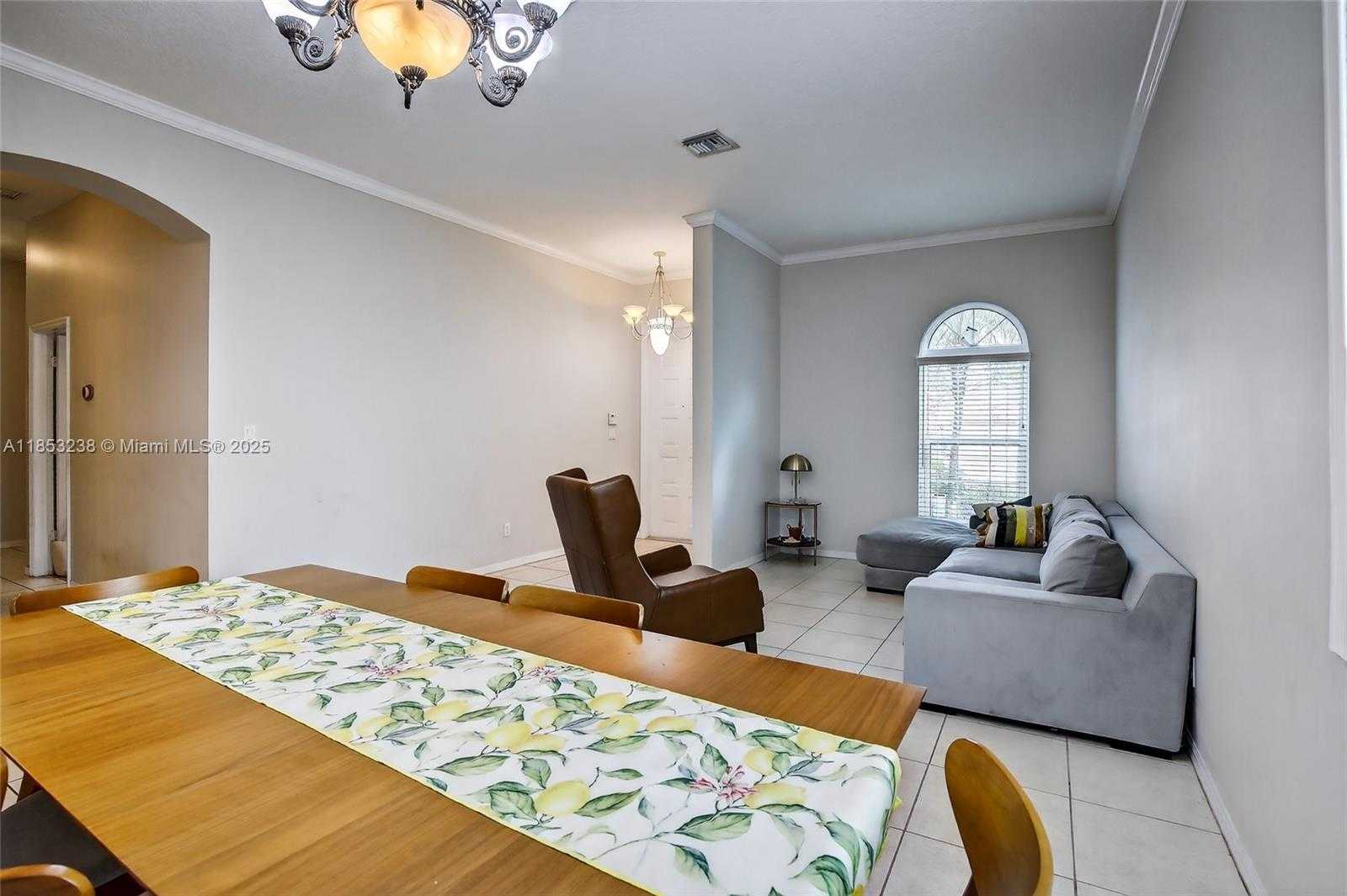 Small Image of 19138 STONEBROOK ST, Weston Number 7