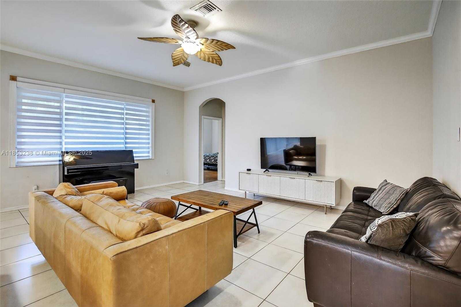 Small Image of 19138 STONEBROOK ST, Weston Number 9