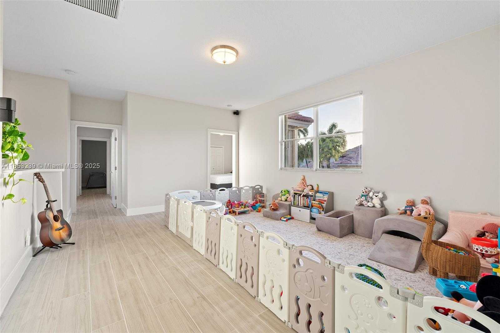 Small Image of 2438 POINCIANA CT, Weston Number 60