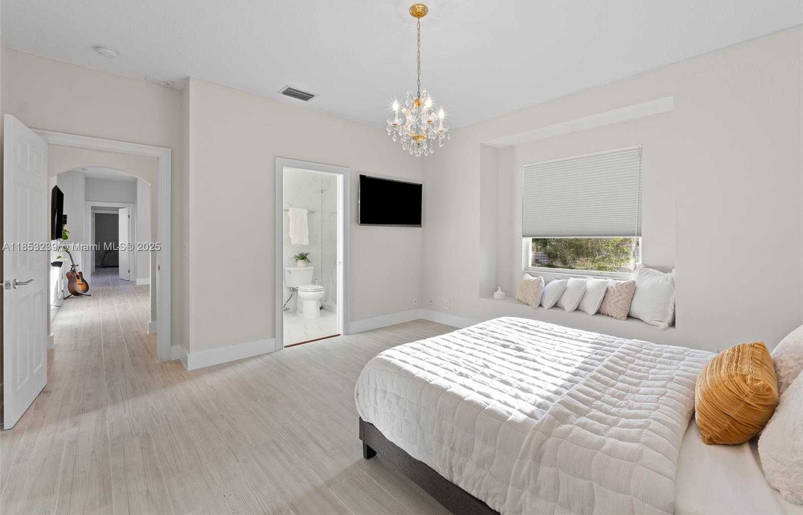 Small Image of 2438 POINCIANA CT, Weston Number 63