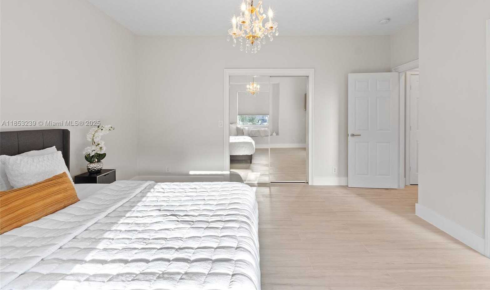 Small Image of 2438 POINCIANA CT, Weston Number 64