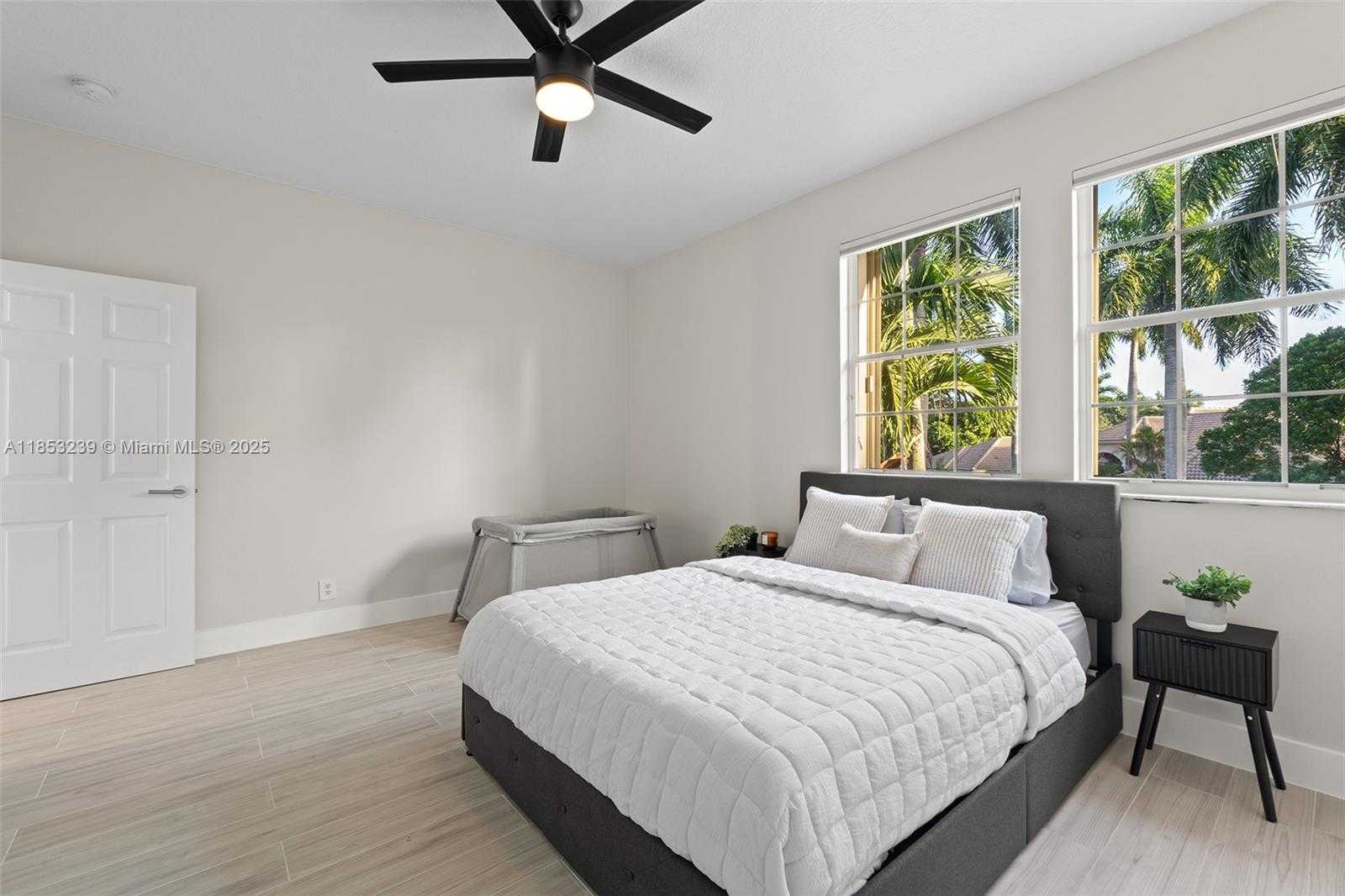 Small Image of 2438 POINCIANA CT, Weston Number 67