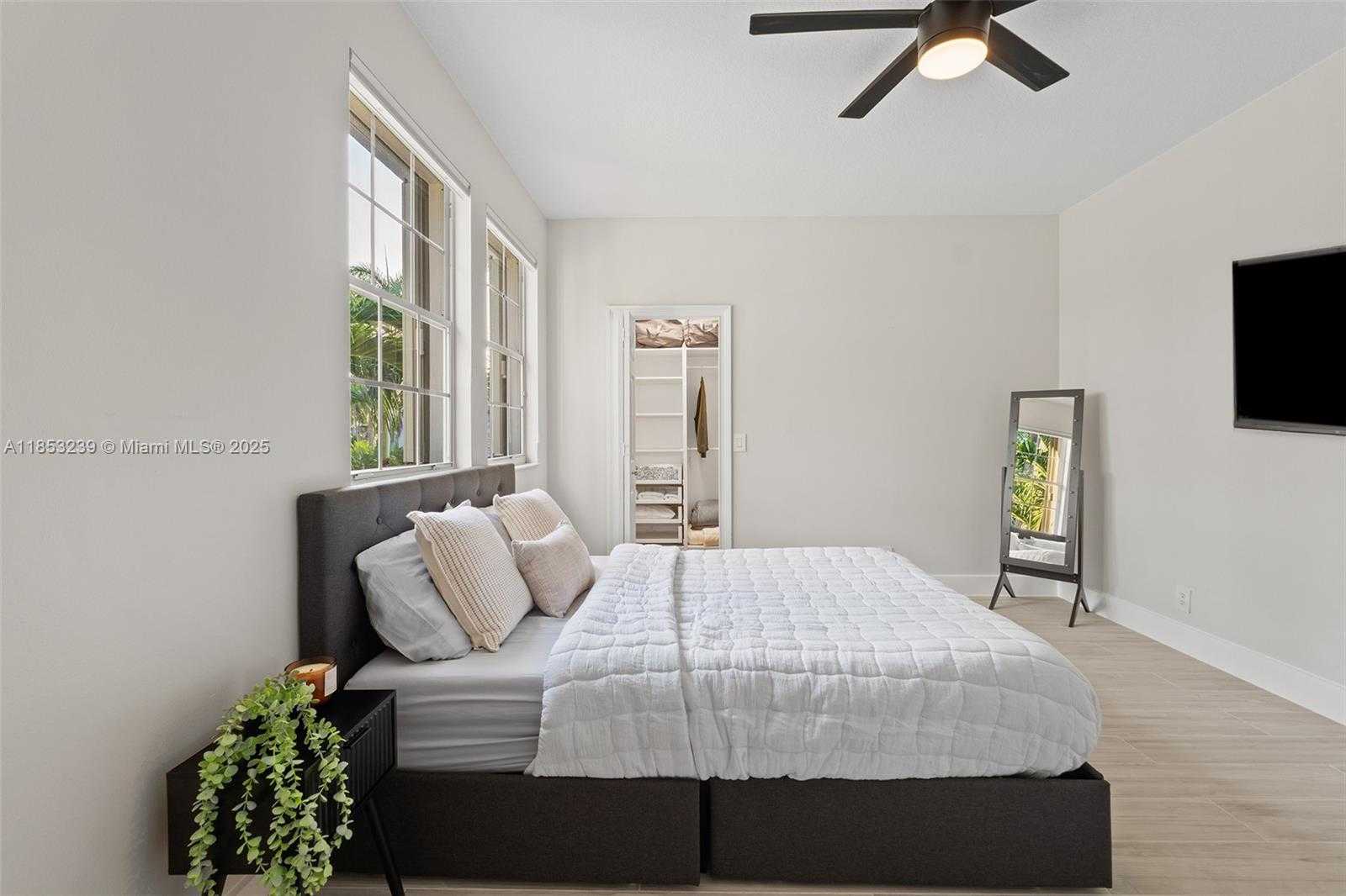 Small Image of 2438 POINCIANA CT, Weston Number 68