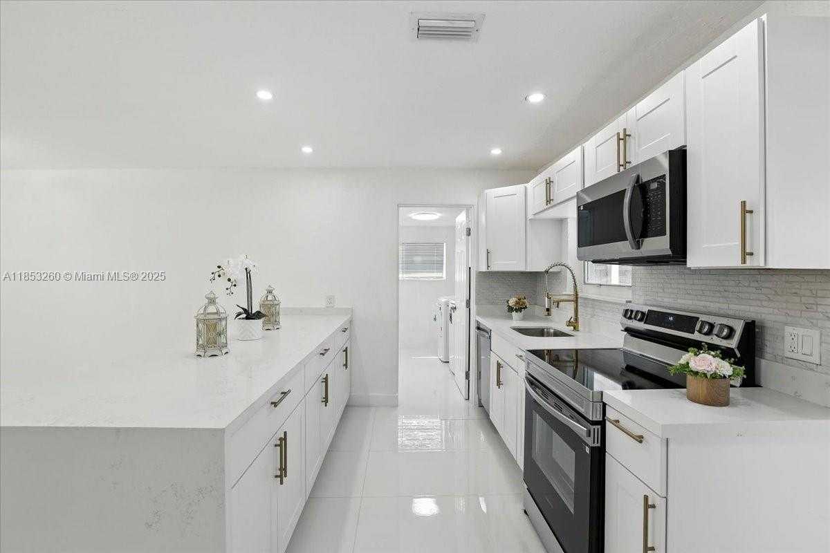 Small Image of 9207 SOUTH WEST 49TH PL, Cooper City Number 10