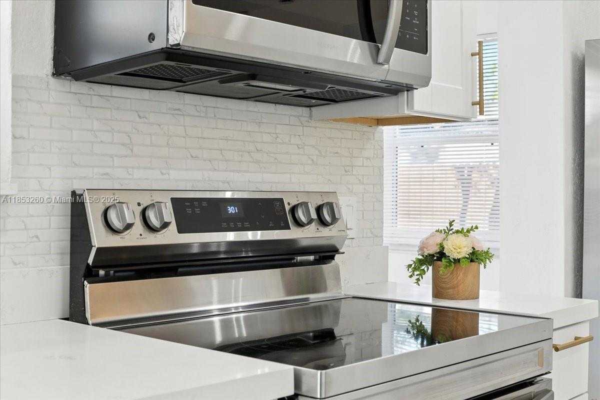 Small Image of 9207 SOUTH WEST 49TH PL, Cooper City Number 12