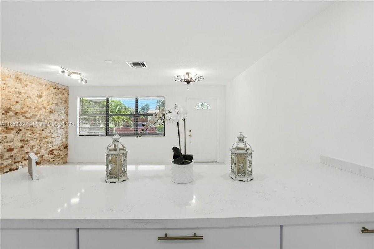 Small Image of 9207 SOUTH WEST 49TH PL, Cooper City Number 13