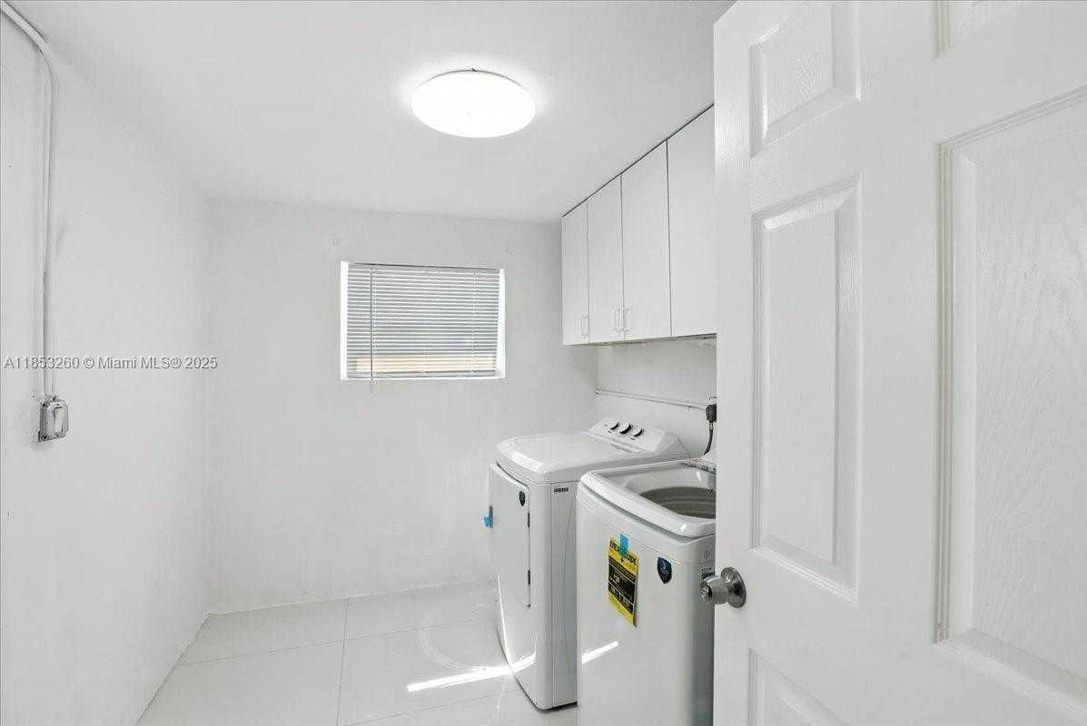 Small Image of 9207 SOUTH WEST 49TH PL, Cooper City Number 31