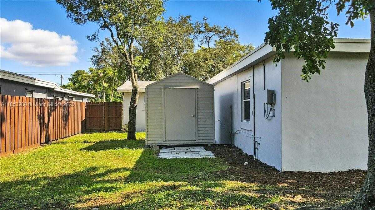 Small Image of 9207 SOUTH WEST 49TH PL, Cooper City Number 35
