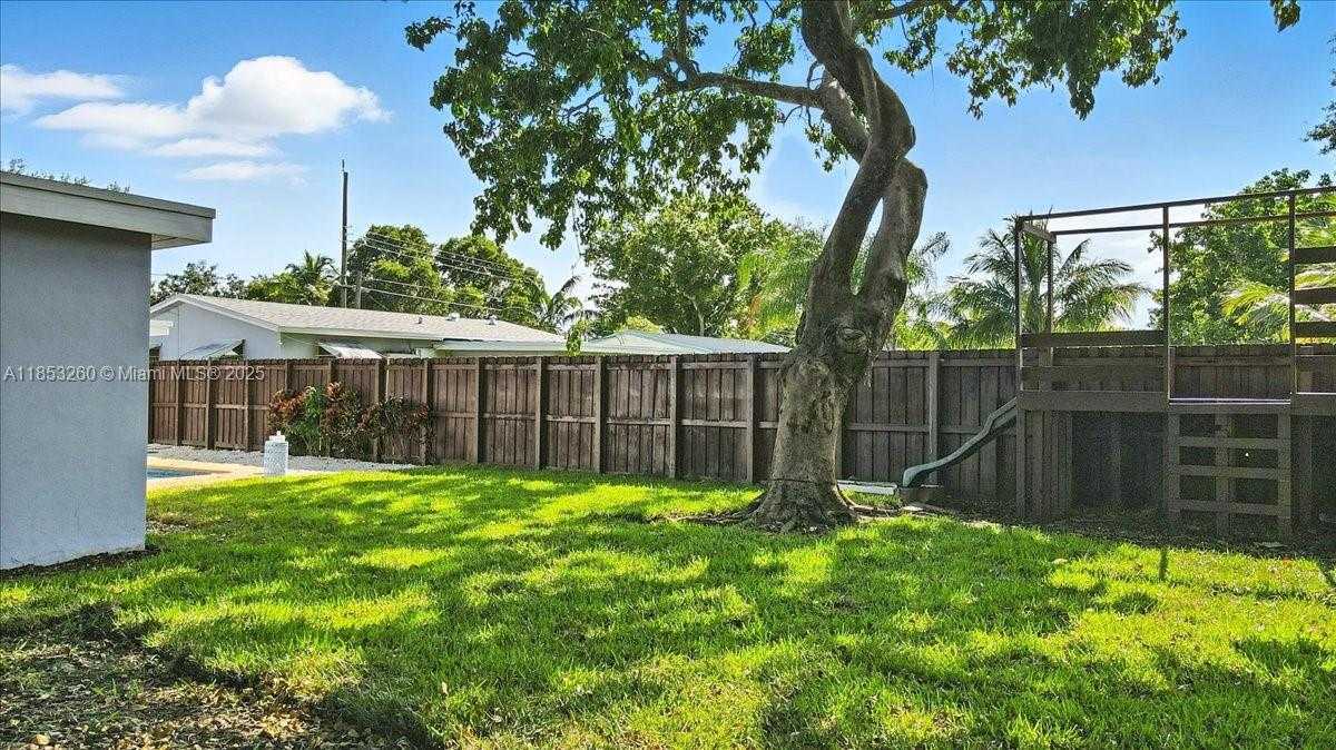 Small Image of 9207 SOUTH WEST 49TH PL, Cooper City Number 36