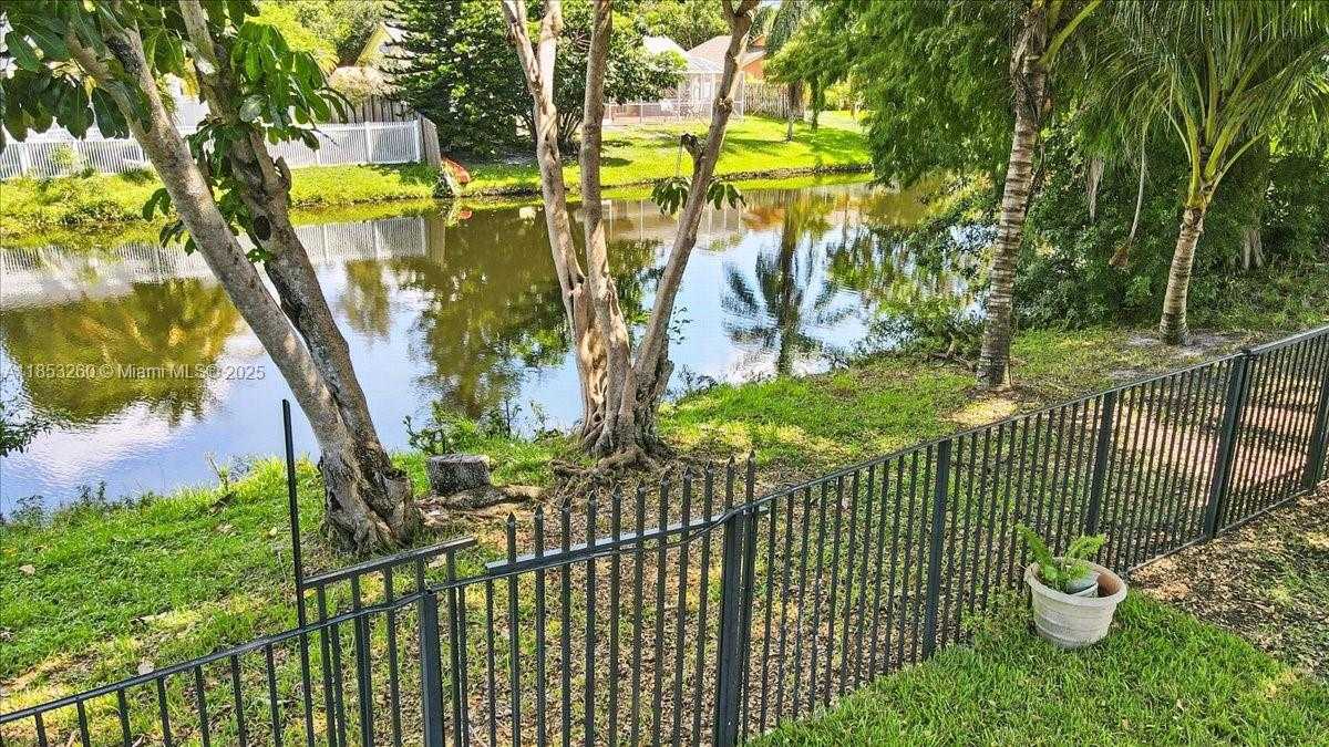 Small Image of 9207 SOUTH WEST 49TH PL, Cooper City Number 38