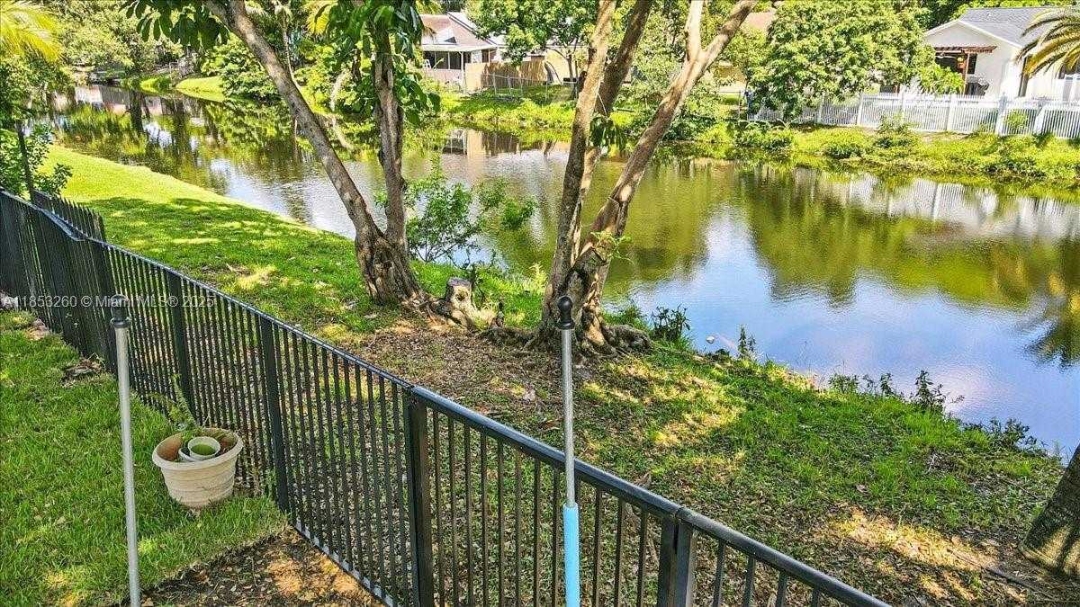 Small Image of 9207 SOUTH WEST 49TH PL, Cooper City Number 39