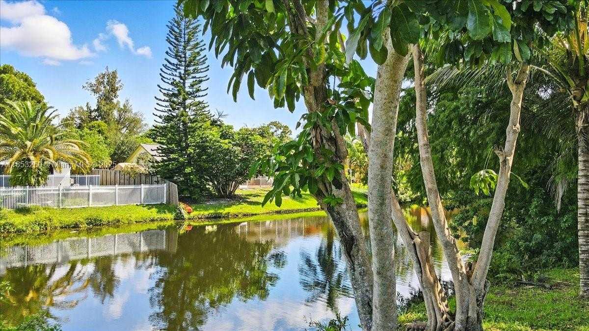 Small Image of 9207 SOUTH WEST 49TH PL, Cooper City Number 42