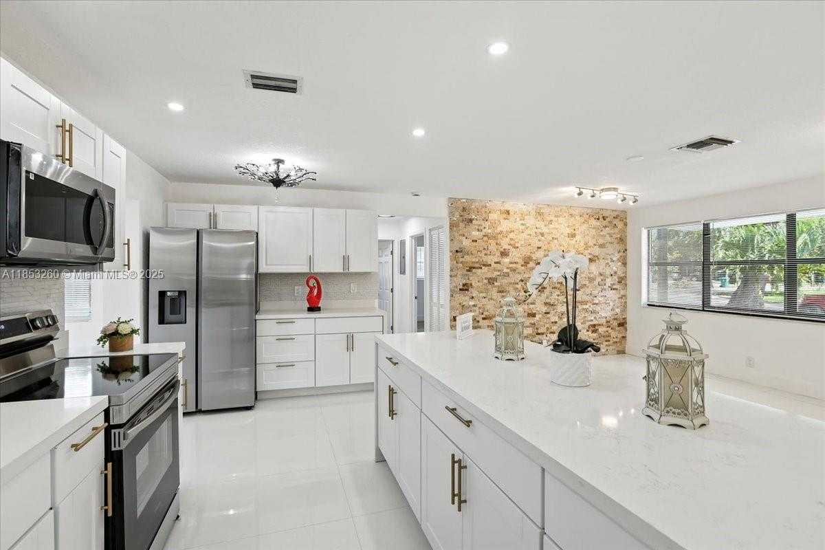 Small Image of 9207 SOUTH WEST 49TH PL, Cooper City Number 7