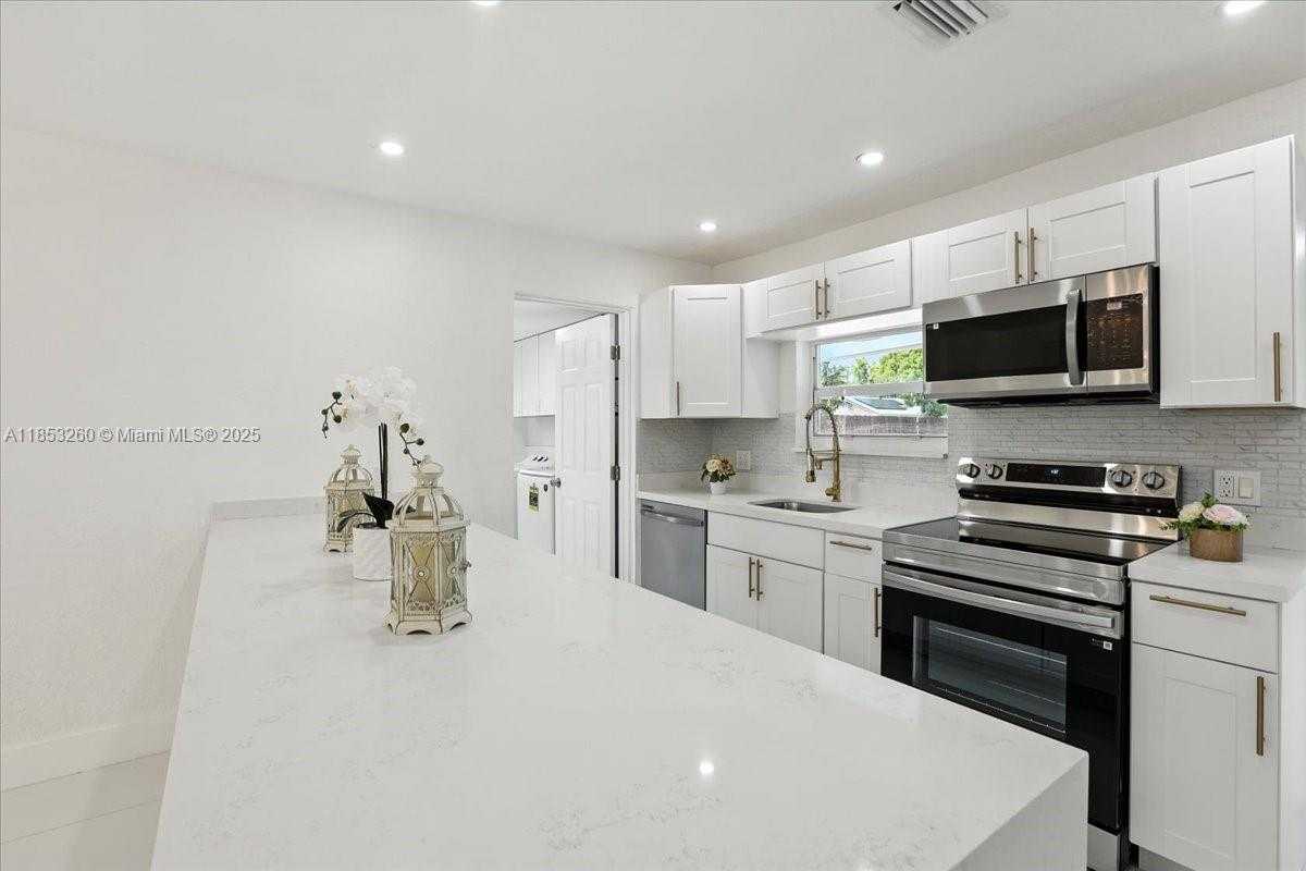 Small Image of 9207 SOUTH WEST 49TH PL, Cooper City Number 9