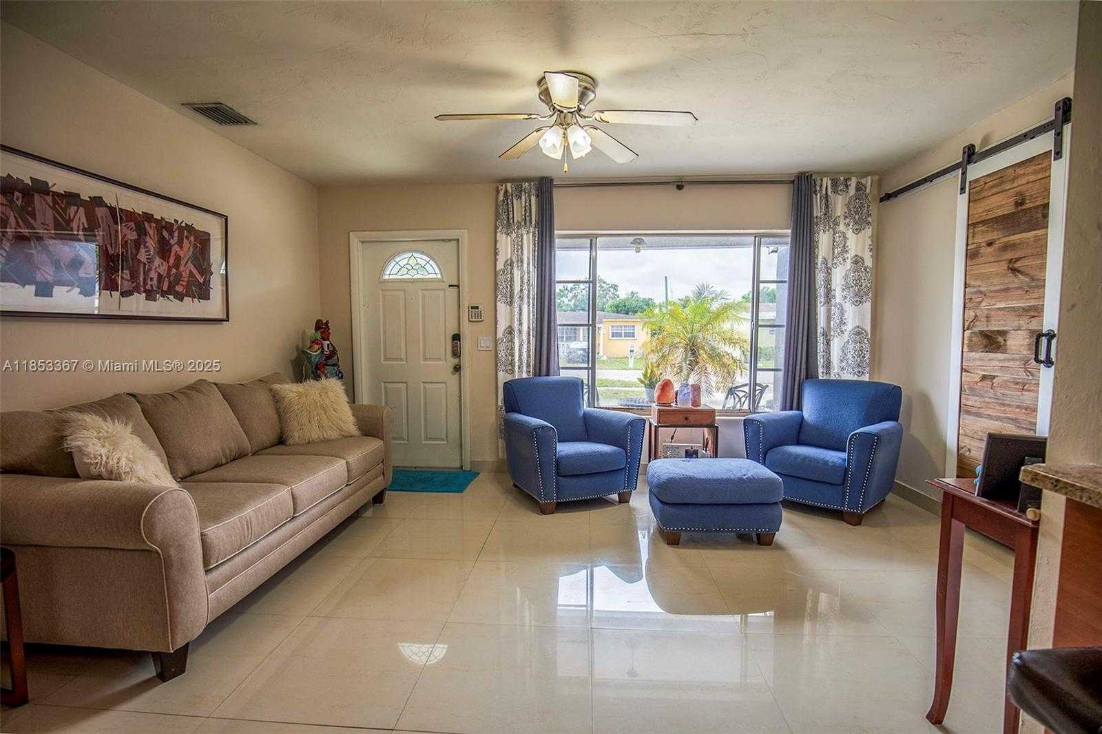 Small Image of 6445 SOUTH FUNSTON ST, Hollywood Number 4