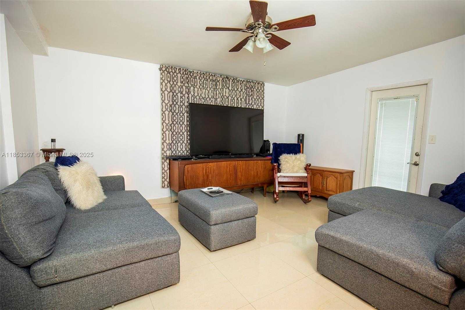 Small Image of 6445 SOUTH FUNSTON ST, Hollywood Number 7