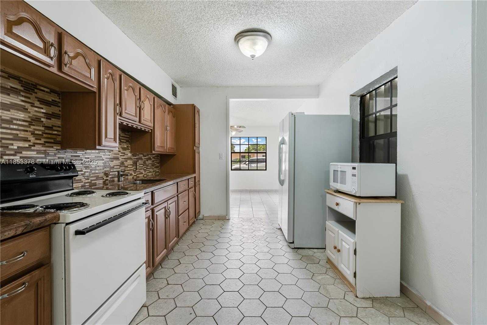 Small Image of 561 EAST 62ND ST, Hialeah Number 5