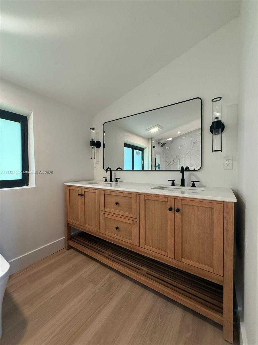 Small Image of 173 NORTH WEST 107TH ST, Miami Shores Number 13