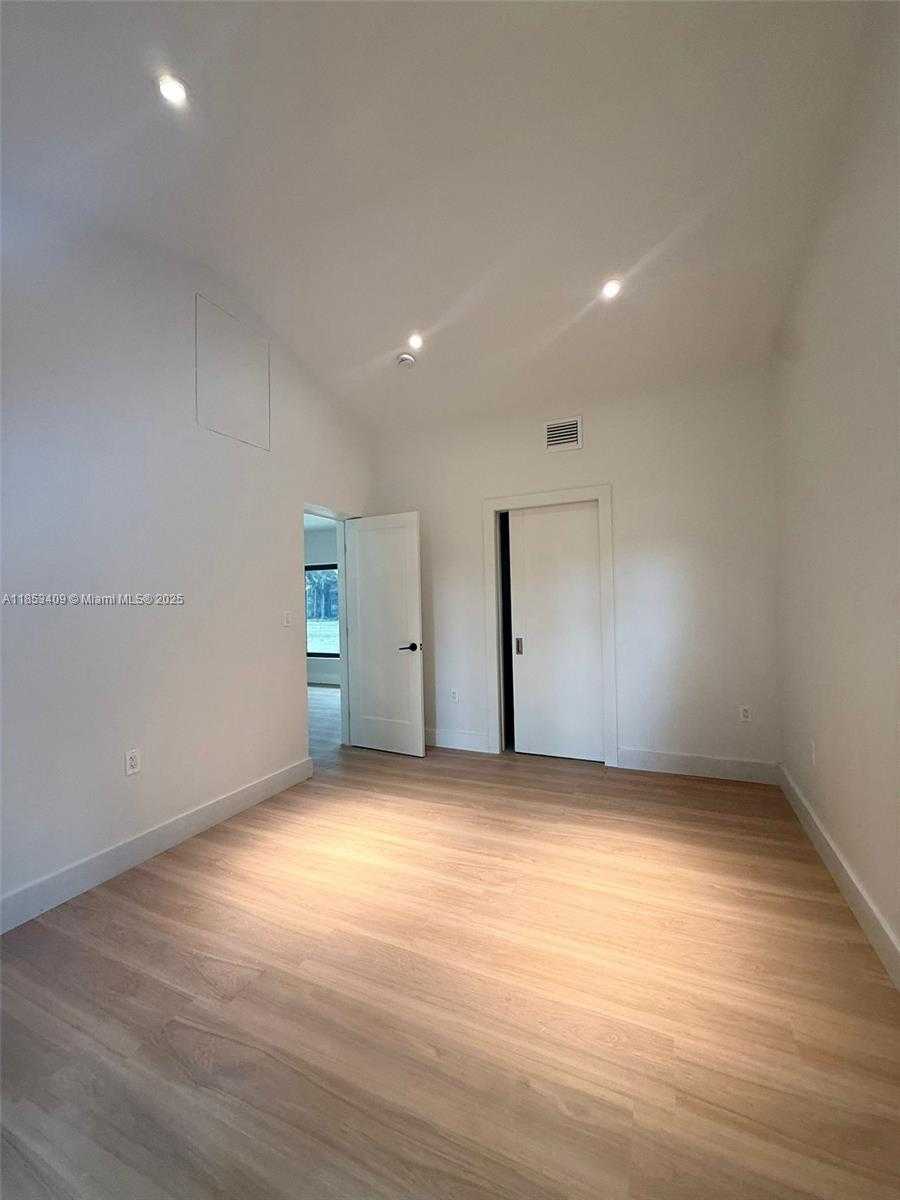 Small Image of 173 NORTH WEST 107TH ST, Miami Shores Number 14