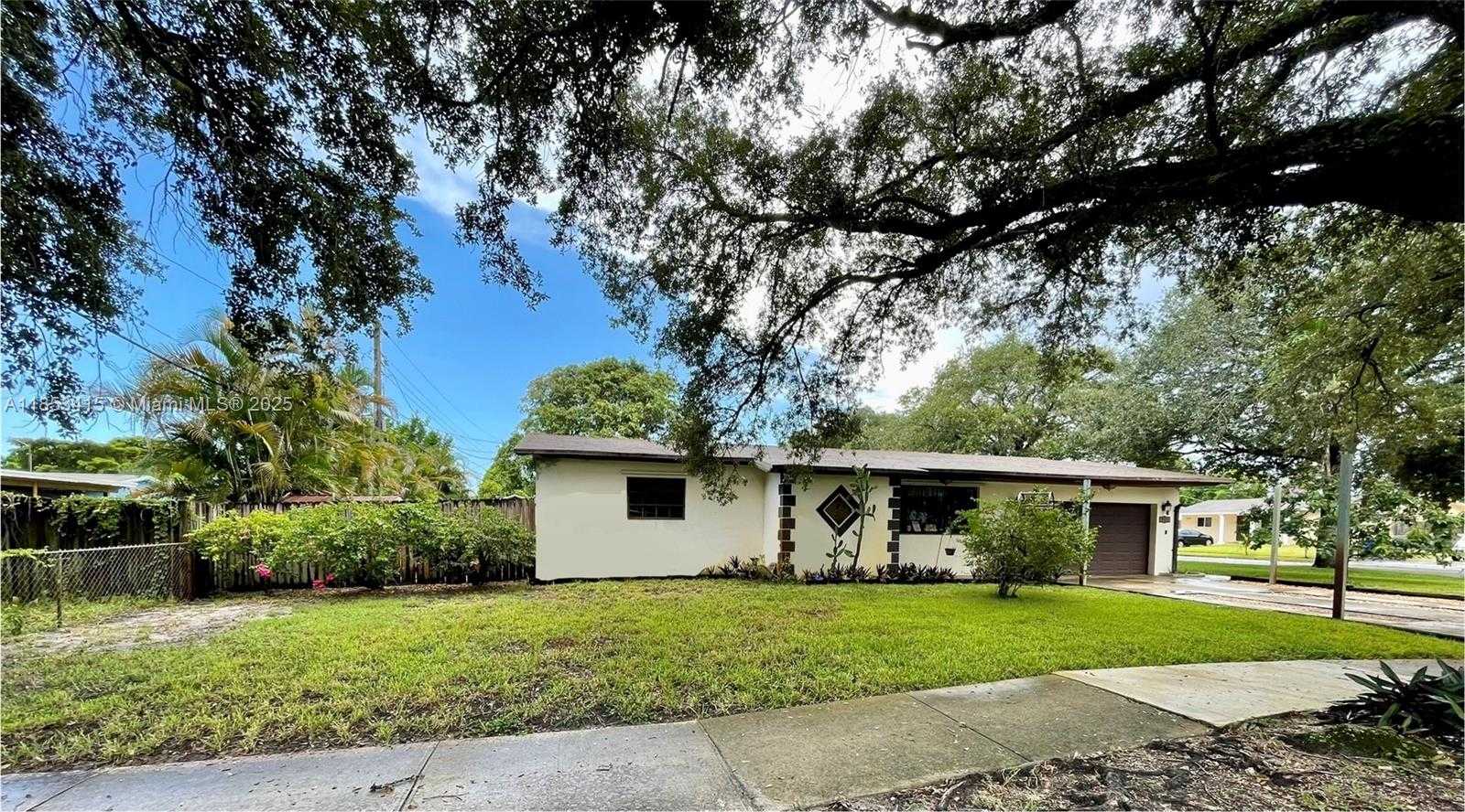 Small Image of 3231 NORTH 73RD AVE, Hollywood Number 3