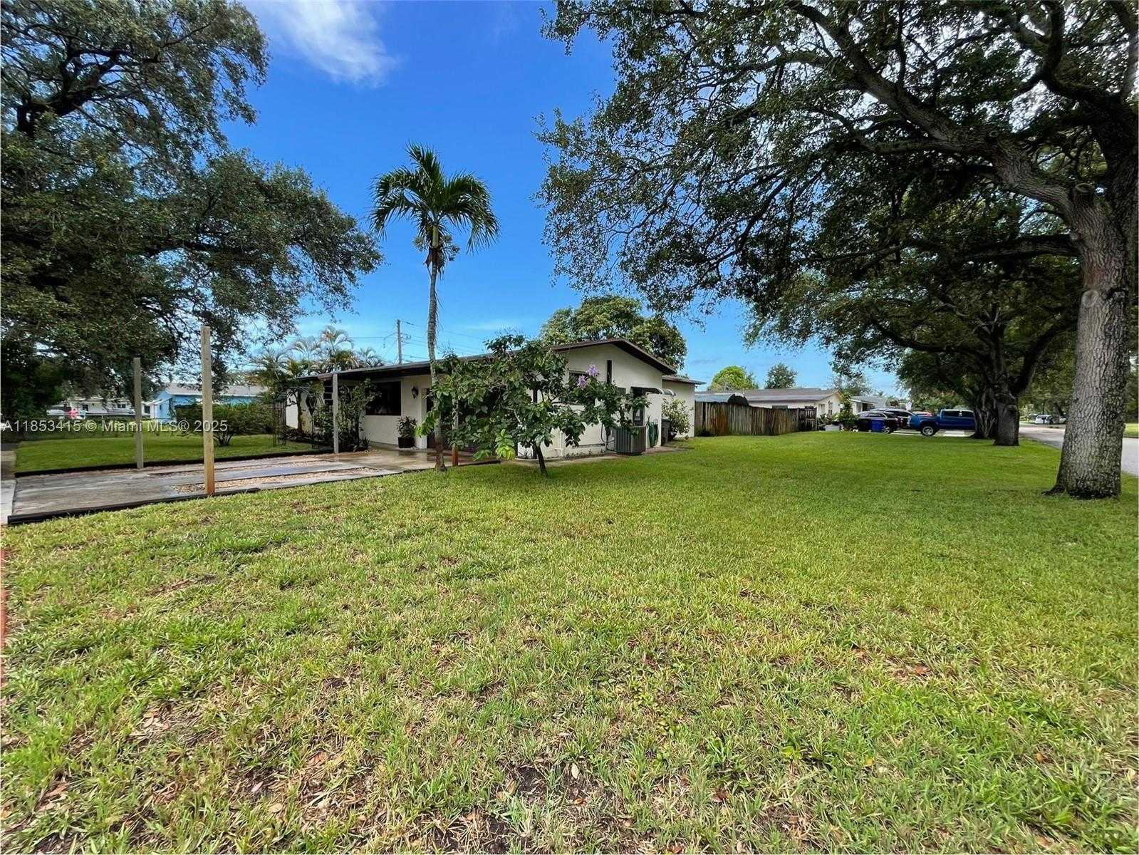 Small Image of 3231 NORTH 73RD AVE, Hollywood Number 4