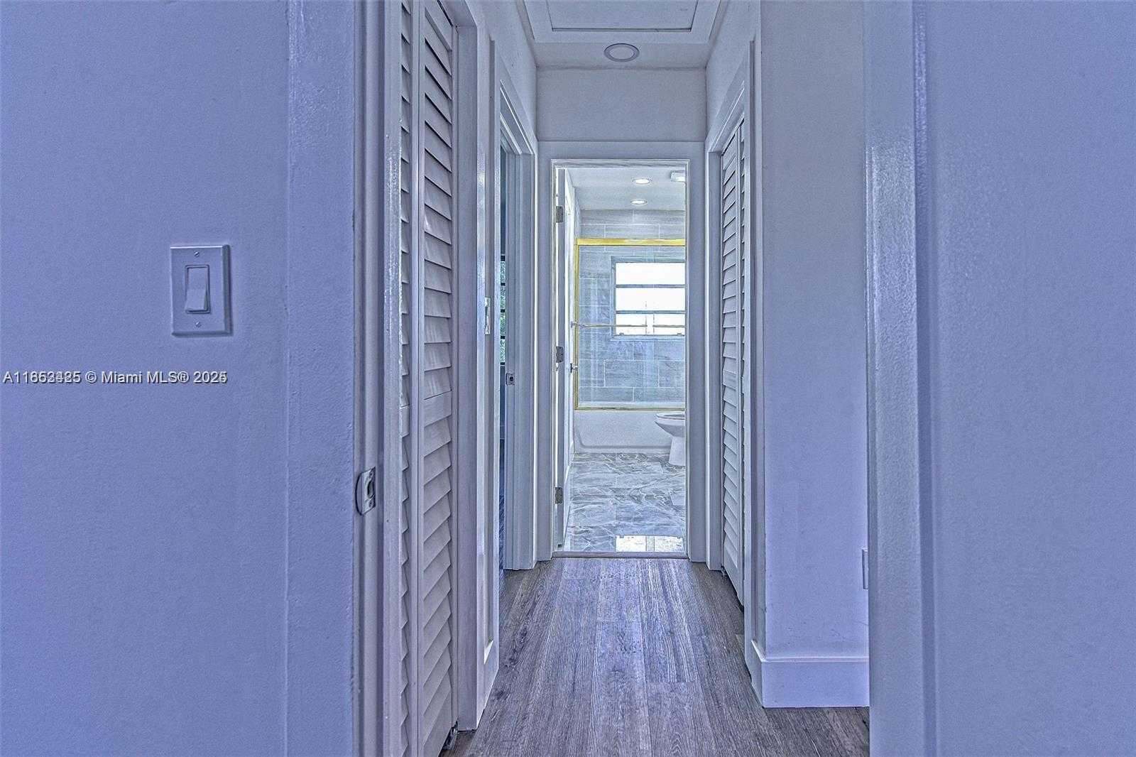 Small Image of 372 WEST DAYTON CIR, Fort Lauderdale Number 11
