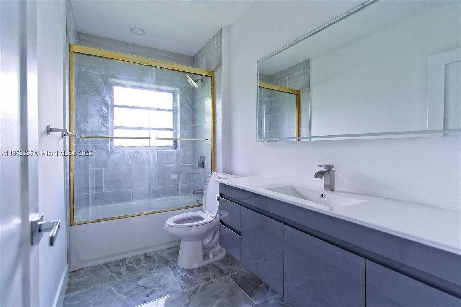 Small Image of 372 WEST DAYTON CIR, Fort Lauderdale Number 12
