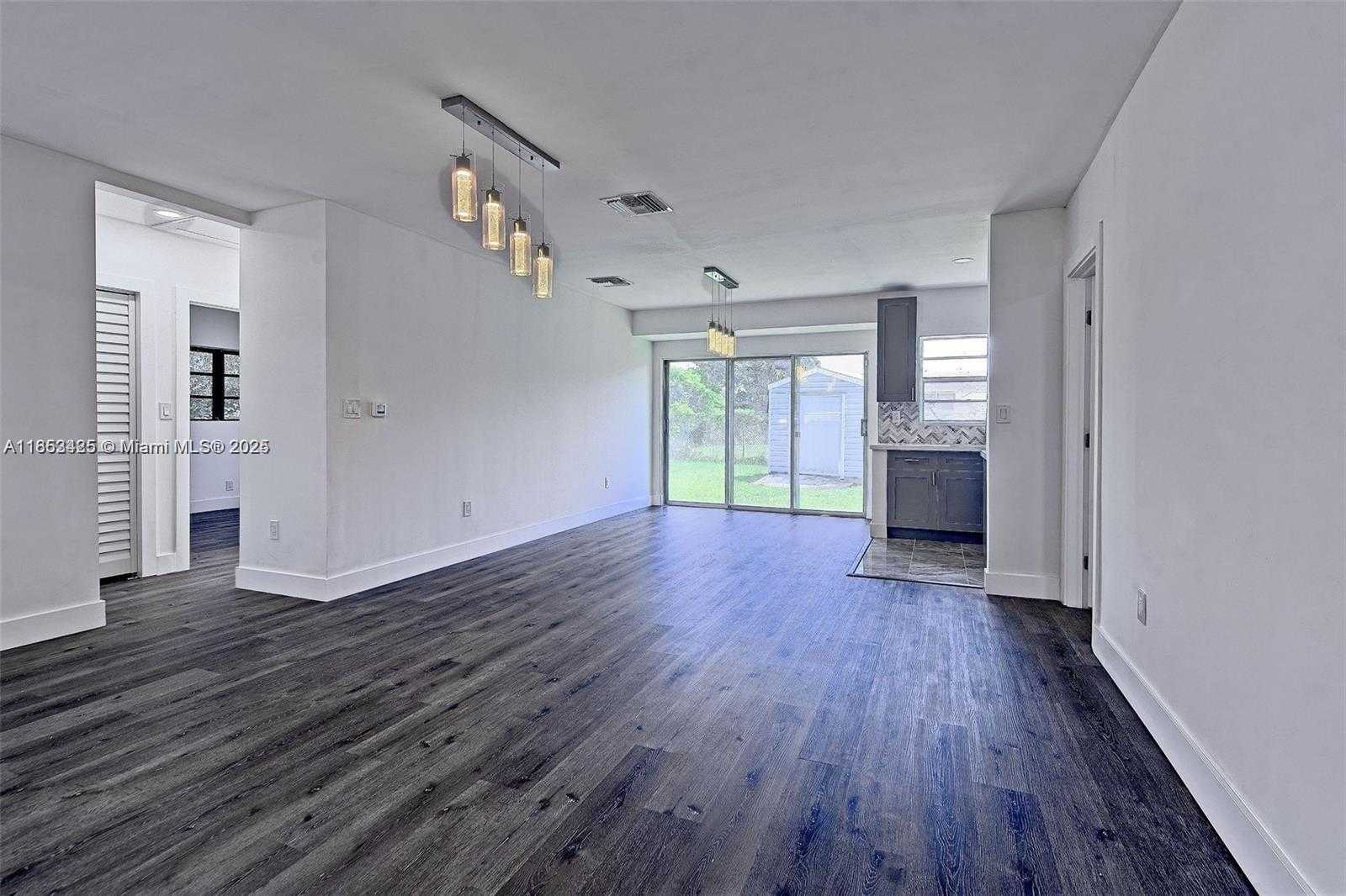 Small Image of 372 WEST DAYTON CIR, Fort Lauderdale Number 15