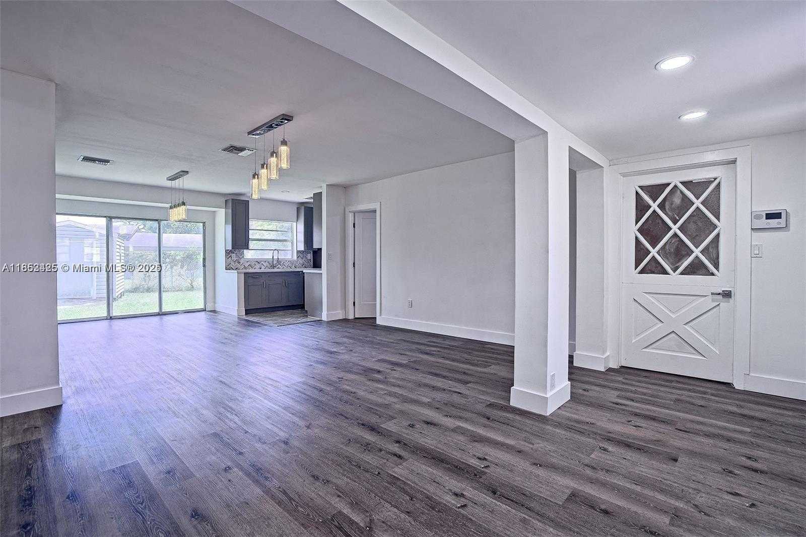 Small Image of 372 WEST DAYTON CIR, Fort Lauderdale Number 16