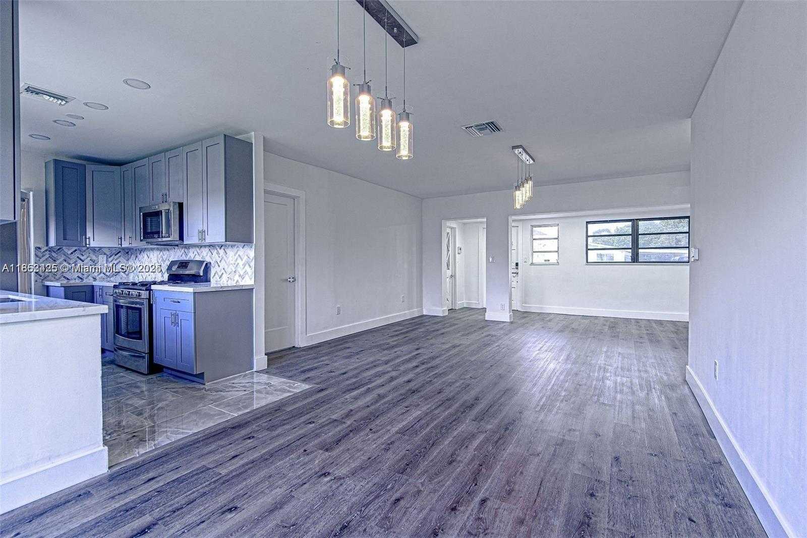 Small Image of 372 WEST DAYTON CIR, Fort Lauderdale Number 17