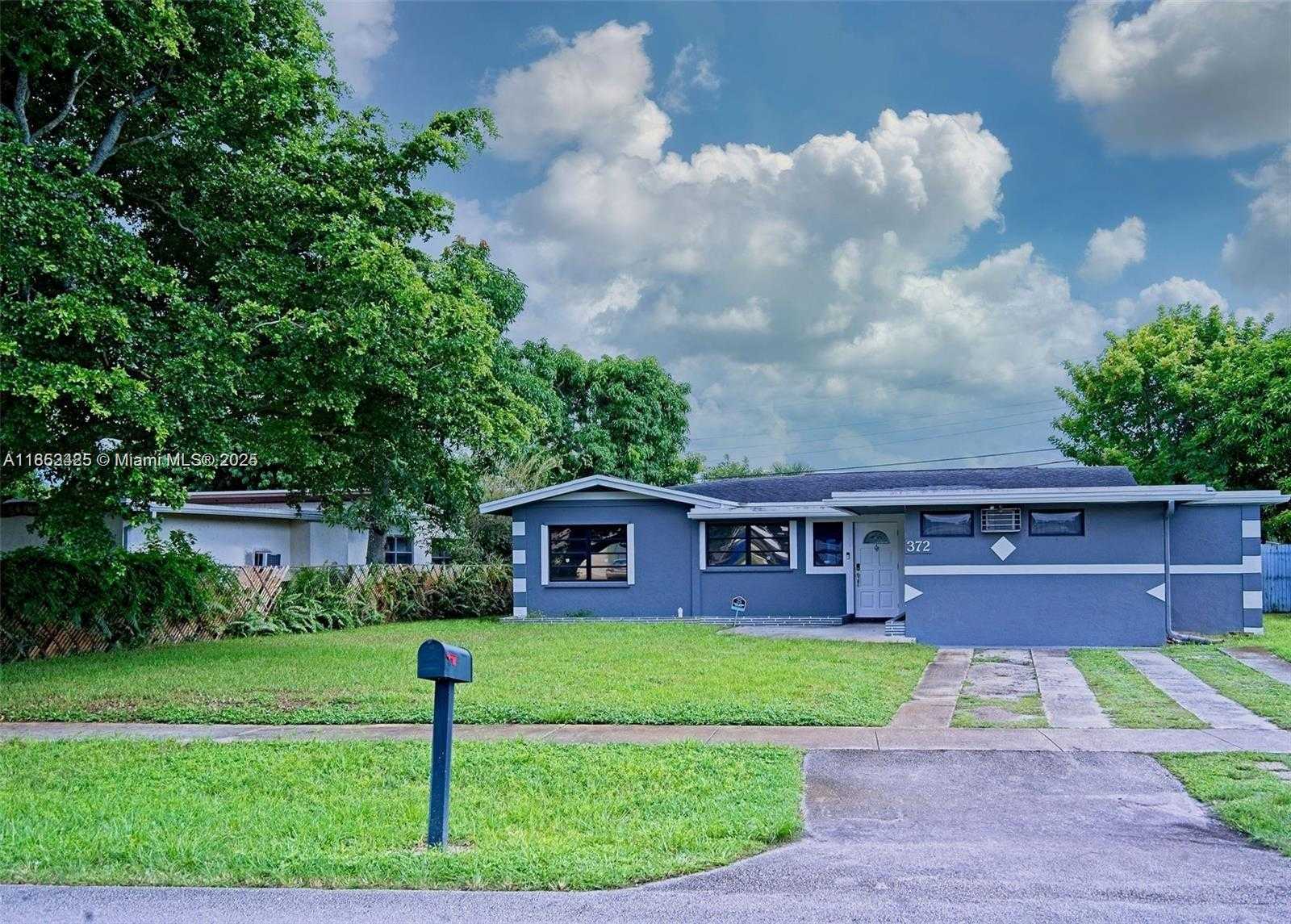 Small Image of 372 WEST DAYTON CIR, Fort Lauderdale Number 2