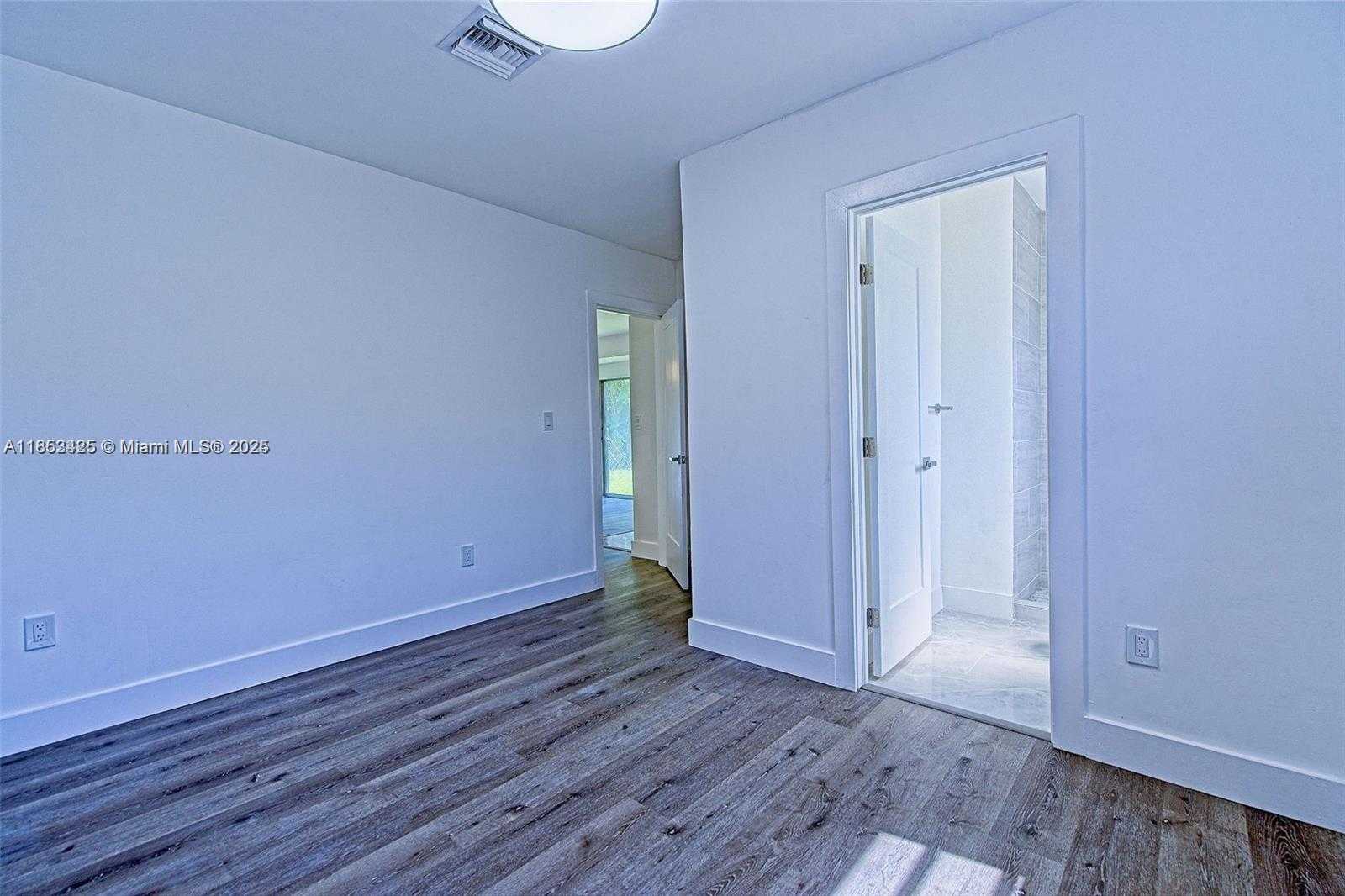 Small Image of 372 WEST DAYTON CIR, Fort Lauderdale Number 20