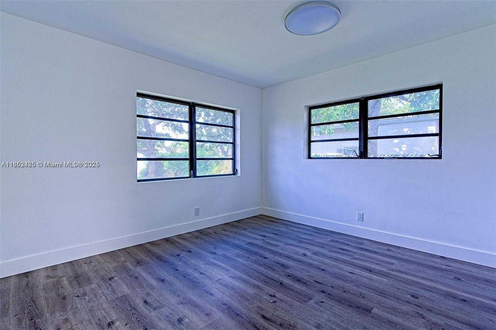 Small Image of 372 WEST DAYTON CIR, Fort Lauderdale Number 22
