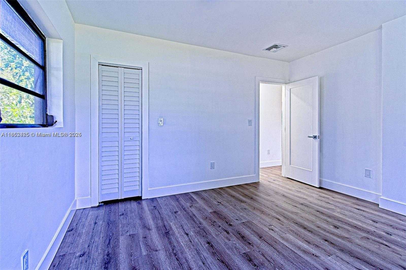 Small Image of 372 WEST DAYTON CIR, Fort Lauderdale Number 23