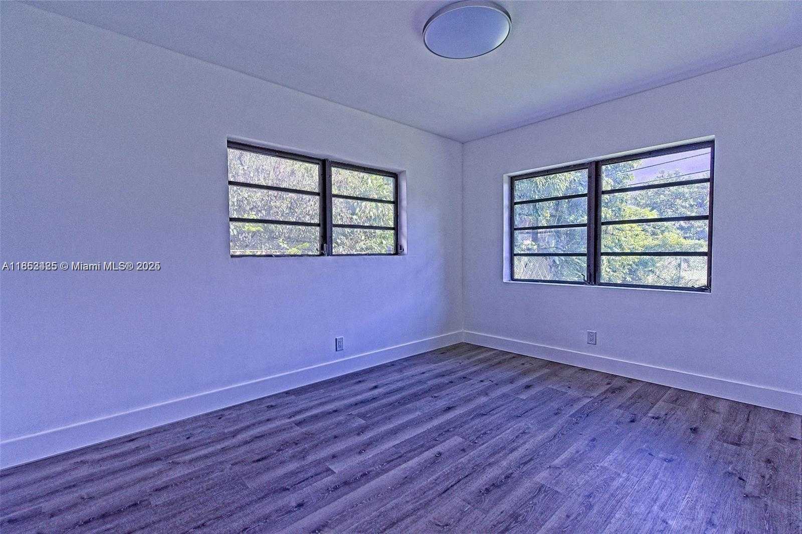 Small Image of 372 WEST DAYTON CIR, Fort Lauderdale Number 24
