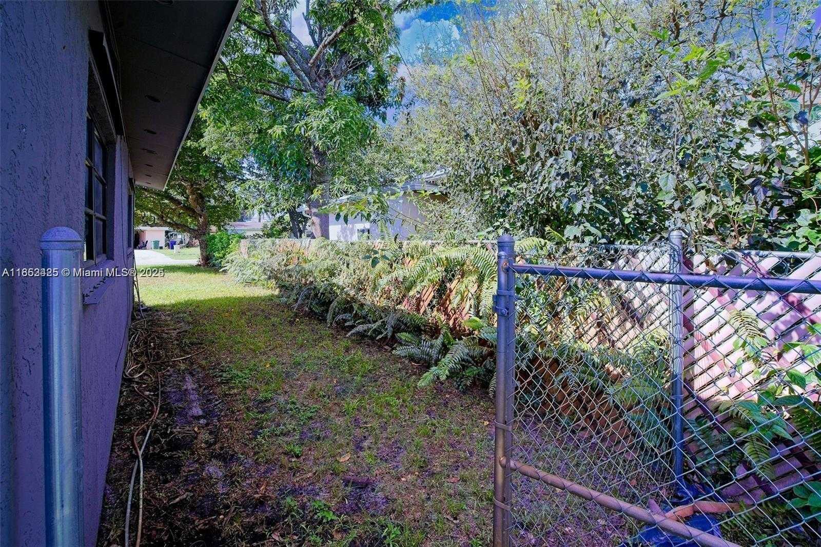 Small Image of 372 WEST DAYTON CIR, Fort Lauderdale Number 28